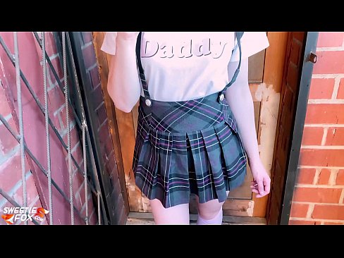 ❤️ Schoolgirl Sucks a dick gu domhainn agus fucks an àite clasaichean. ️  Bhidio gnè  leinn  ❌