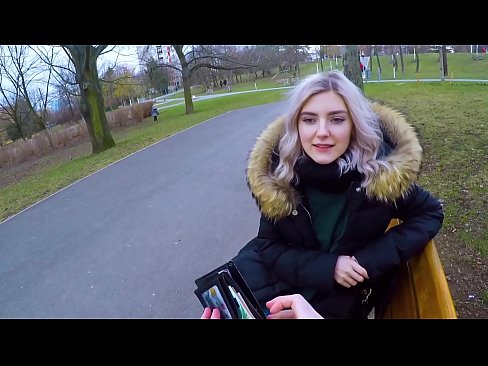 ❤️ Swallows hot cum coigreach airson airgead - blowjob anns a 'phàirc le Eva Elfie ️  Bhidio gnè  leinn  ❌